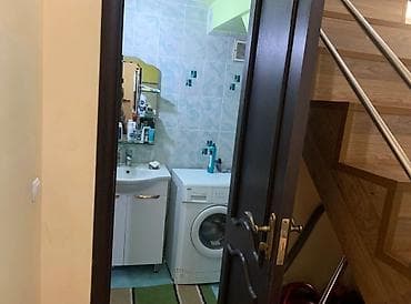 без посредника: Продаю двухэтажный дом, (полдома, но с отдельными воротами и двором) — 7