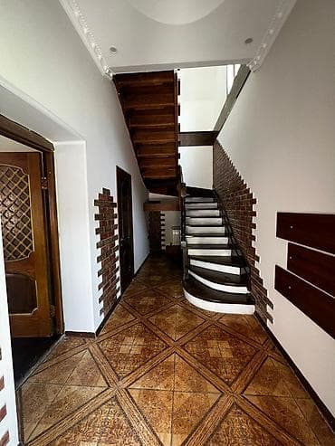 6 мкр: Просторный частный дом с участком и детской площадкой - Планировка — 3