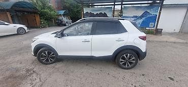 ка 3: Kia (белый кроссовер) - Кузов: компактный кроссовер, белый цвет — 2