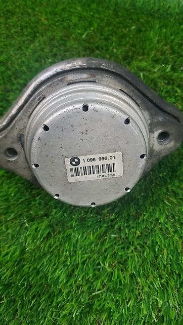 х5: Опора двигателя Bmw X5 E53 3.0I (б/у) ​ Марка: BMW Модель: X5 Кузов — 5