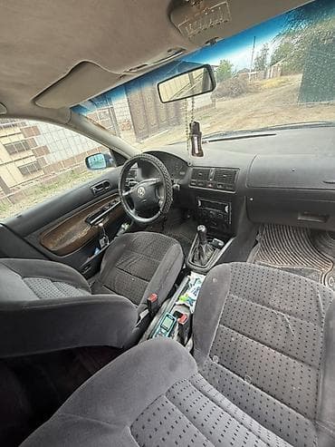 Транспорт: Volkswagen Golf: 1998 г., Хэтчбэк — 5