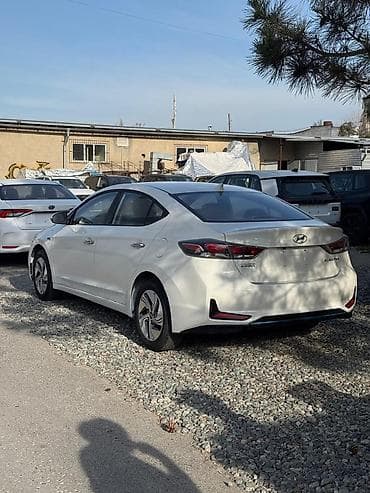гибридный внедорожник: Hyundai Elantra: 2020 г., 1.6 л, Автомат, Гибрид, Седан — 5