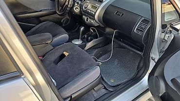машина дом на колесах: Honda Jazz: 2005 г., 1.4 л, Автомат, Бензин, Универсал — 4