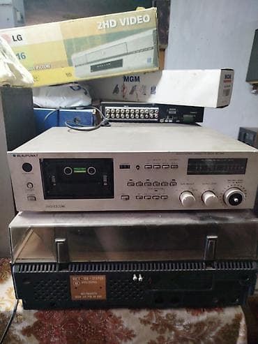 Другая аудиотехника: Электронная кассетная дека Blaupunkt XC-240 - Полноразмерная — 1