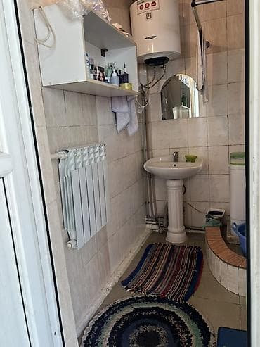 дома в центре: Продаётся дом (полдома) в центре города! Отличное предложение для — 2