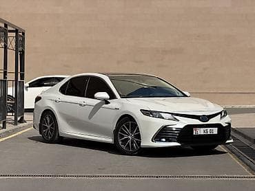 Toyota Camry: 2019 г., 2.5 л, Автомат, Гибрид, Седан — 2