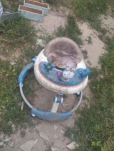 Детская прогулочная коляска с большим капюшоном. Особенности: -