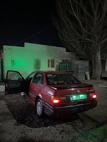 автозапчасти на пассат: Volkswagen Passat: 1989 г., Седан — 1