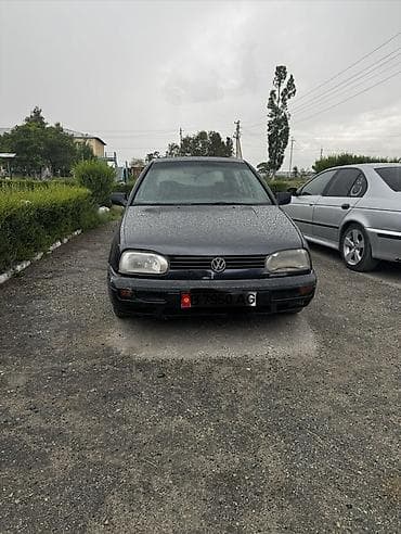 Унаа: Volkswagen Golf: 1993 г., 1.8 л, Кол менен иштөөчү, Бензин, Хетчбек — 2