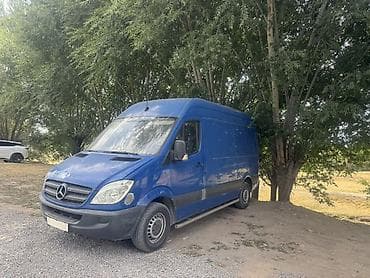 Mercedes-Benz Sprinter, синеего цвета, цельнометаллический фургон