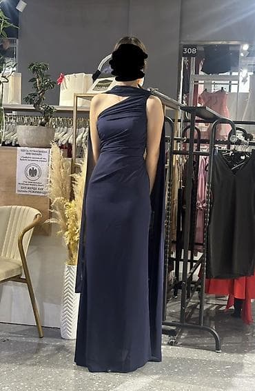 бюстгальтер с открытой спиной: Вечернее платье в пол, темно-синего цвета. - Силуэт: прилегающий — 1