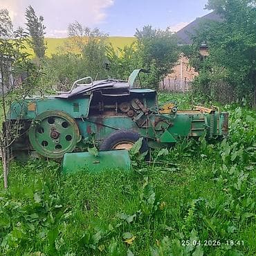 djon deere: Пресс‑подборщик тюковый John Deere (похоже на серию 336/346). - Тип — 2