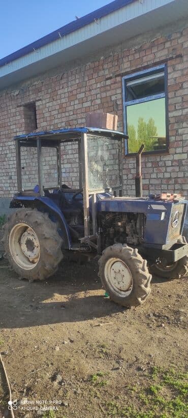 скутер кобра shunfeng hn125t 4 запчасти: Предлагается к продаже трактор синего цвета с кабиной. Модель имеет — 2