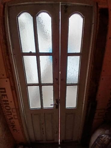 двери дома бу: Межкомнатная дверь, Б/у, Со стеклом, Двухстворчатая, Деревянная, Распашная, цвет - Белый — 2