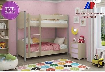 Двухъярусная кровать, выполненная в светлых тонах дерева с серыми