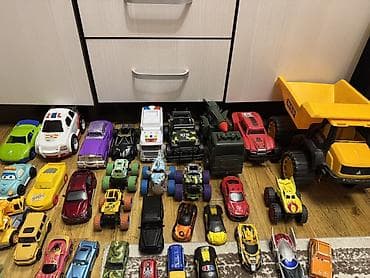 Набор игрушек отдам за 1500 Машина на пульте за 500 работает идеально