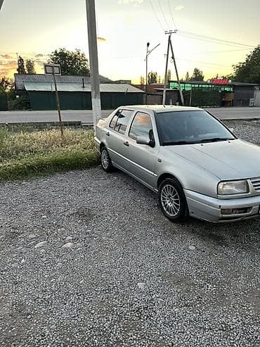 Volkswagen: Volkswagen Vento: 1994 г., 1.8 л, Механика, Газ, Седан — 2