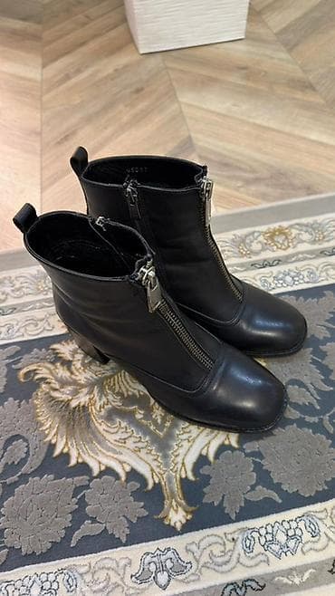 осенний обувь: Женские ботильоны из черной гладкой кожи. - Фасон: классические — 2