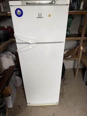 Холодильник Indesit, Двухкамерный at lalafo.kg Холодильник Indesit, Двухкамерный