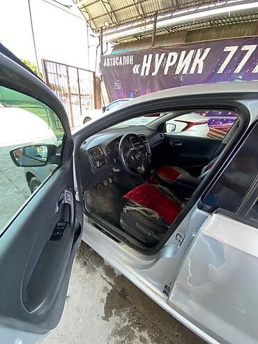 грузовой авто: Volkswagen Polo: 2013 г., Механика, Бензин, Седан — 7