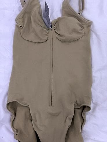 рабочий одежда: Боди с чашечками, бежевое (нюд) - Крой: однотонное боди с мягкими — 3