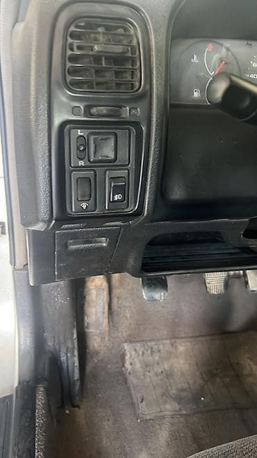 передний сиденья: Nissan Primera: 1995 г., 1.6 л, Ручные, Бензин, Седан — 10