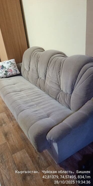 диван на ножках прямой: Түз диван, Колдонулган, Triple-seater — 1