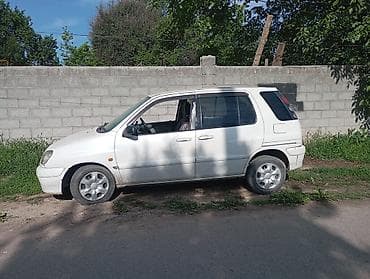 Продажа авто: Компактный 5‑дверный хэтчбэк/минивэн белого цвета. Основные — 1
