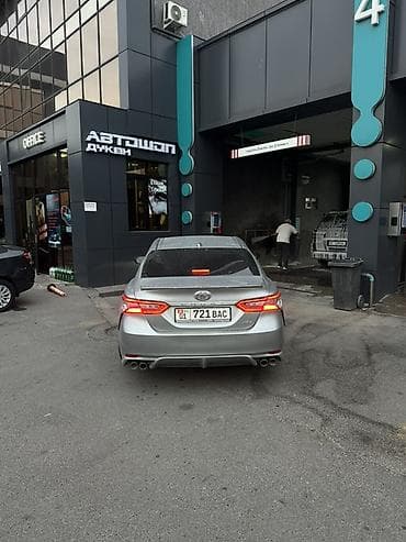 Toyota Camry: 2018 г., 2.5 л, Автомат, Бензин, Седан — 4