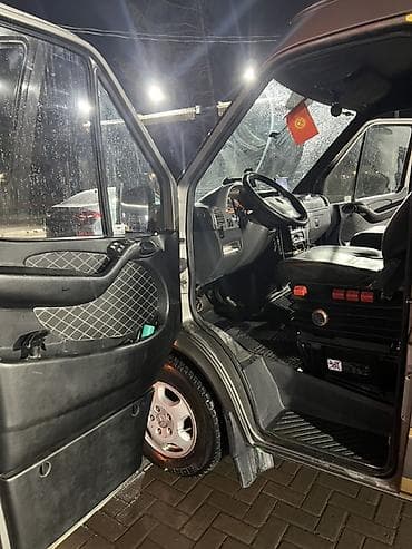 наклейки на спринтер: Mercedes-Benz Спринтер: 2003 г., 2.7 л, Автомат, Дизель, Фургон — 3