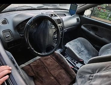 step vagon: Mitsubishi Carisma: 1998 г., 1.6 л, Механика, Бензин, Седан — 3