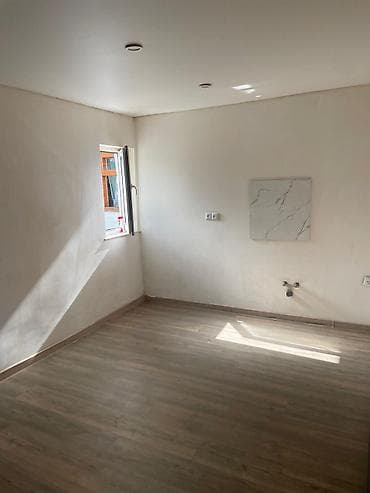 Бөлмөлөр: 1 бөлмө, Менчик ээси, Чогуу жашоосу жок, Жарым -жартылай эмереги бар — 2