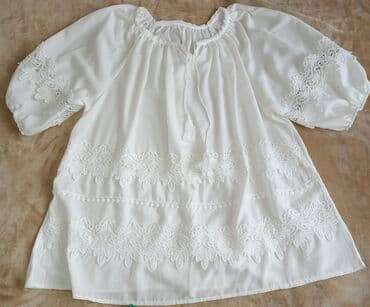 срочно продаю в связи с переездом: Белая красивая сорочка 50р — 1