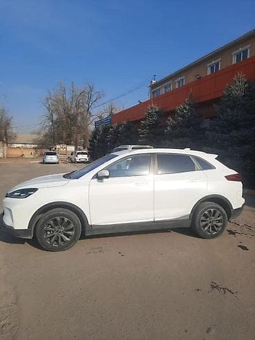 электромобиль станции зарядки: Основные характеристики: - Кузов: компактный 5‑дверный кроссовер — 2