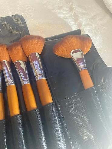 Красота и здоровье: Продаю кисти для макияжа, набор. 18 штук в наборе. Пробовала — 4
