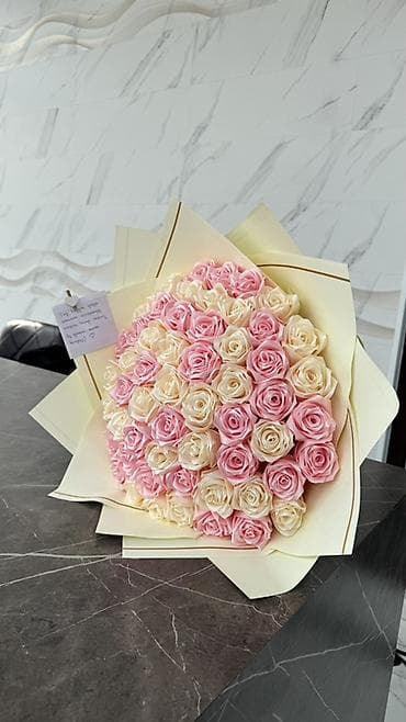 глянцевые бумаги: Букет из роз в нежной пастельной гамме - Состав: крупный монобукет из — 4