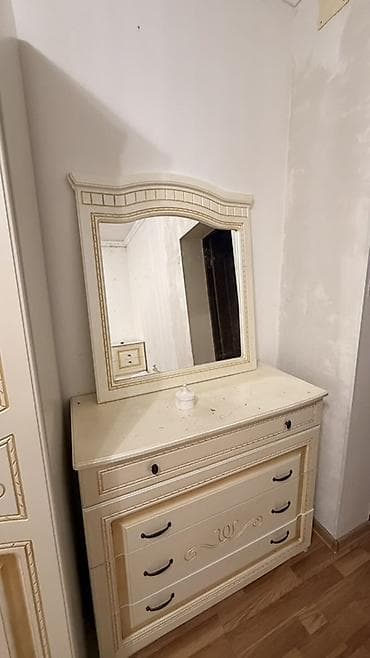 Мебель: Продаю спальный гарнитур в классическом стиле, цвет айвори с — 3