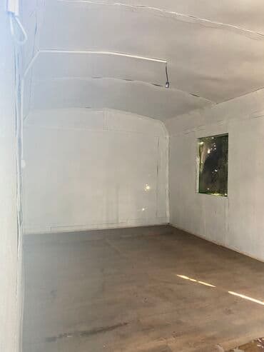 военный вагон: Продаю контейнер (вагон) длина 10,5 метров, ширина 3,1 метров. После — 7