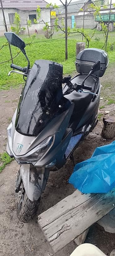 Скутер макси-класса с ветровиком и багажным кофром(GTIGER) - Кузов