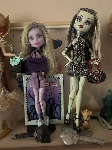 Продаю кукол monster high: 1)Твайла «Скарместр» - 4000 сом 2)Френки