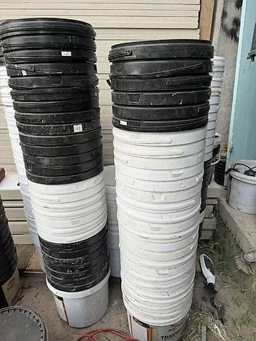 Пластиковые строительные вёдра с крышками - Объём: крупные тары