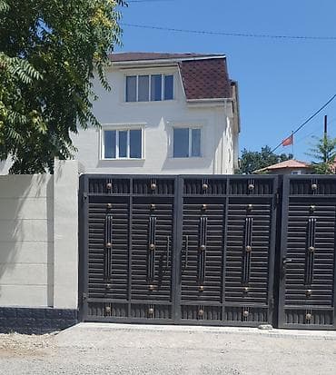 Продам дом 3этажный район Баткенск рынка, 450кв/м с падвалом кирпич at lalafo.kg Продам дом 3этажный район Баткенск рынка, 450кв/м с падвалом кирпич
