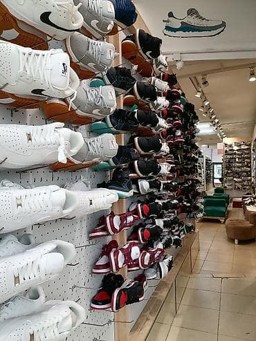 в связи с закрытием магазина: Вакансия. Требуется Кассир Продавец консультант График 10:00-22:00 — 1