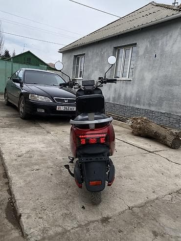 муравей с прицепом: Электроскутер Sup EV, красный цвет - Городской электроскутер — 2