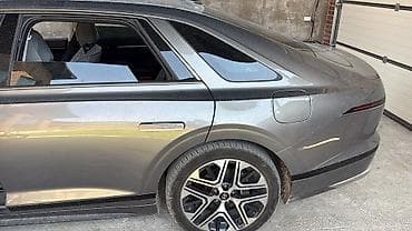 geely galaxy e5: Hyundai Grandeur: 2022 г., Седан — 5