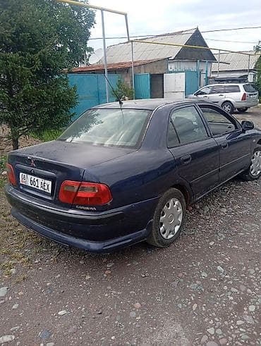 sorento 2019: Mitsubishi Carisma: 2002 г., Седан — 4
