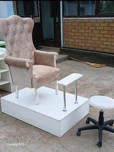 Оборудование для салонов красоты: Комплект мебели для бьюти‑сферы (маникюр/педикюр/брови/ресницы — 5