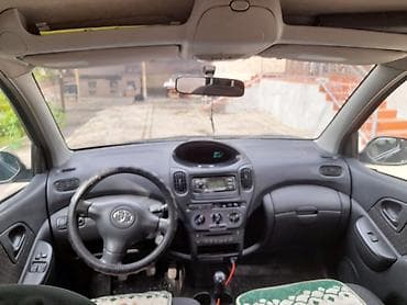 Транспорт: Toyota Yaris Verso: 2004 г., 1.3 л, Механика, Бензин, Минивэн — 8