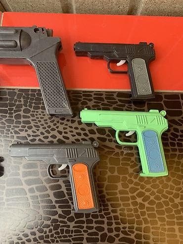Игрушки: Коллекция винтажных игрушечных пистолетов В наличии: 🔫 Большой — 3