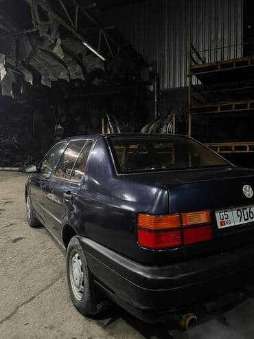 купить бу электромобиль из китая: Volkswagen Vento: 1992 г., 1.8 л, Механика, Бензин, Седан — 2